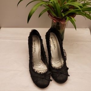 WILD DIVA PUMPS